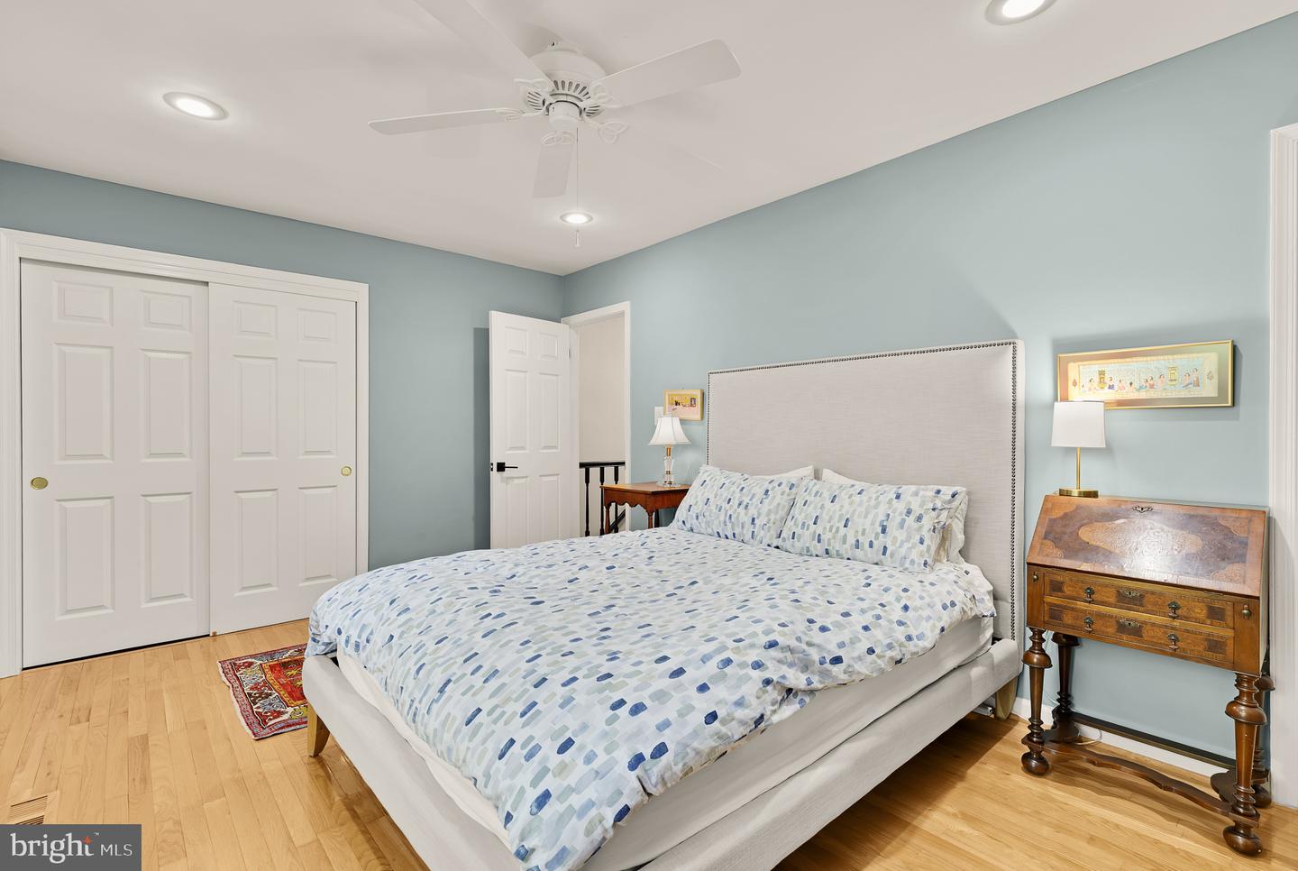 2546 S WALTER REED DR #B, ARLINGTON, Virginia 22206, 3 Bedrooms Bedrooms, ,3 BathroomsBathrooms,Residential,For sale,2546 S WALTER REED DR #B,VAAR2060294 MLS # VAAR2060294