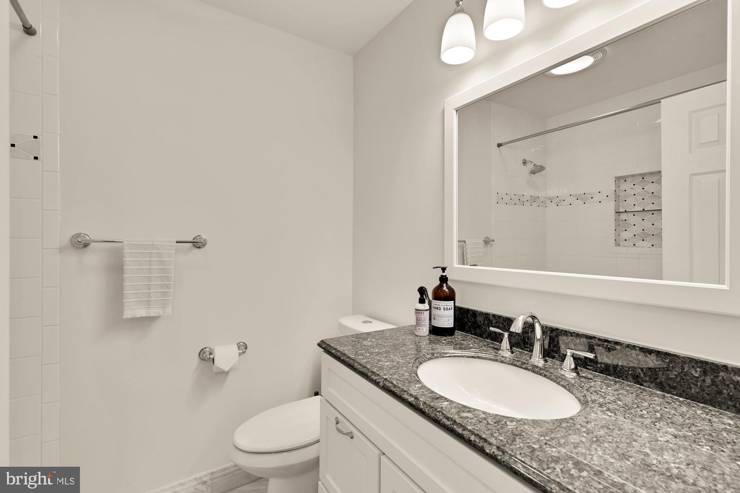 2546 S WALTER REED DR #B, ARLINGTON, Virginia 22206, 3 Bedrooms Bedrooms, ,3 BathroomsBathrooms,Residential,For sale,2546 S WALTER REED DR #B,VAAR2060294 MLS # VAAR2060294