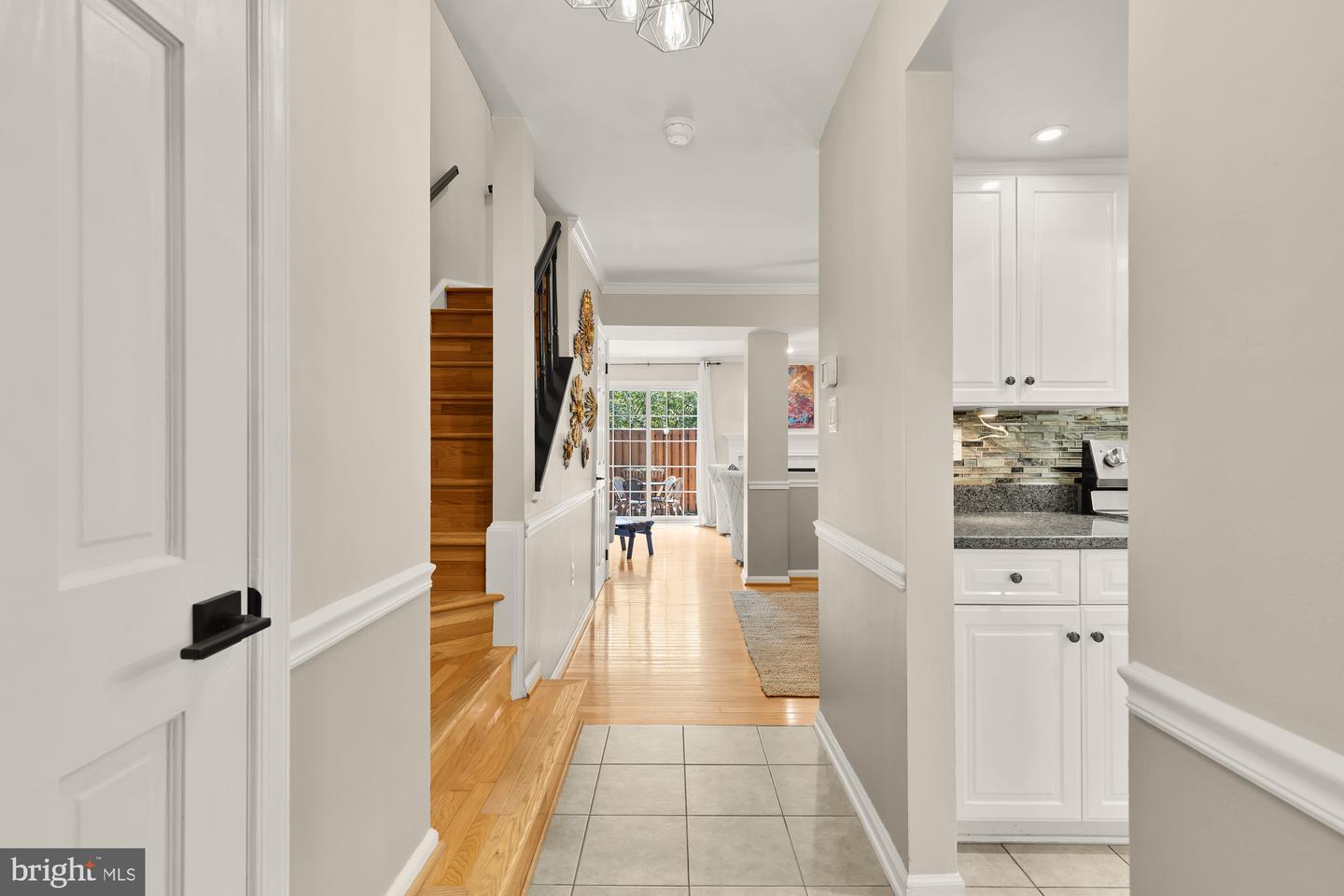 2546 S WALTER REED DR #B, ARLINGTON, Virginia 22206, 3 Bedrooms Bedrooms, ,3 BathroomsBathrooms,Residential,For sale,2546 S WALTER REED DR #B,VAAR2060294 MLS # VAAR2060294