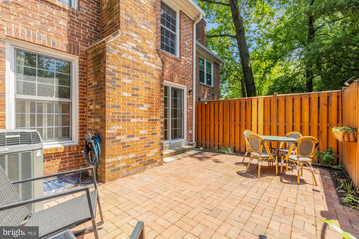 2546 S WALTER REED DR #B, ARLINGTON, Virginia 22206, 3 Bedrooms Bedrooms, ,3 BathroomsBathrooms,Residential,For sale,2546 S WALTER REED DR #B,VAAR2060294 MLS # VAAR2060294