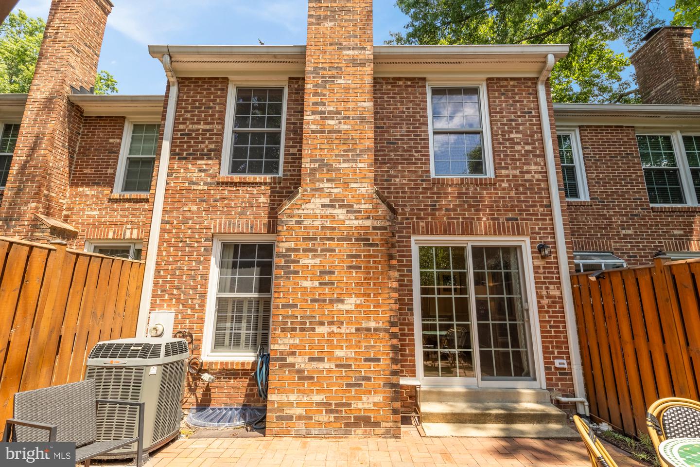2546 S WALTER REED DR #B, ARLINGTON, Virginia 22206, 3 Bedrooms Bedrooms, ,3 BathroomsBathrooms,Residential,For sale,2546 S WALTER REED DR #B,VAAR2060294 MLS # VAAR2060294