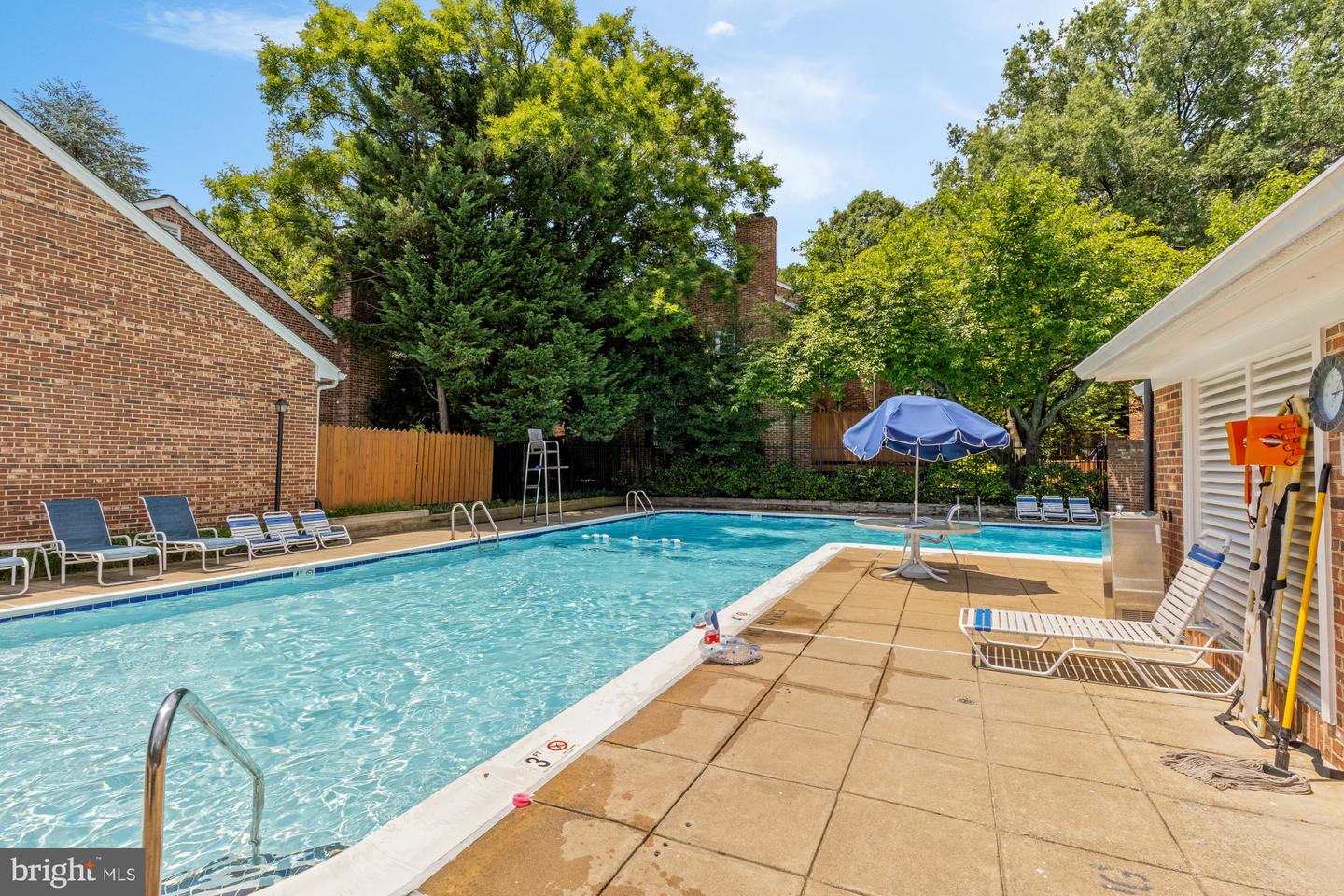 2546 S WALTER REED DR #B, ARLINGTON, Virginia 22206, 3 Bedrooms Bedrooms, ,3 BathroomsBathrooms,Residential,For sale,2546 S WALTER REED DR #B,VAAR2060294 MLS # VAAR2060294