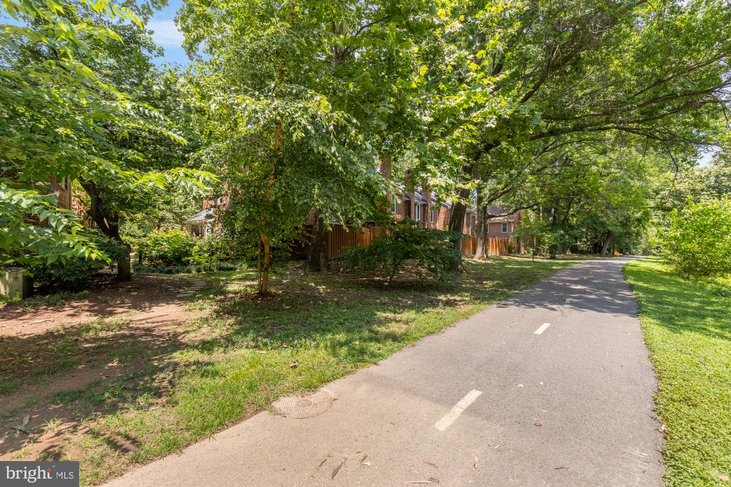 2546 S WALTER REED DR #B, ARLINGTON, Virginia 22206, 3 Bedrooms Bedrooms, ,3 BathroomsBathrooms,Residential,For sale,2546 S WALTER REED DR #B,VAAR2060294 MLS # VAAR2060294