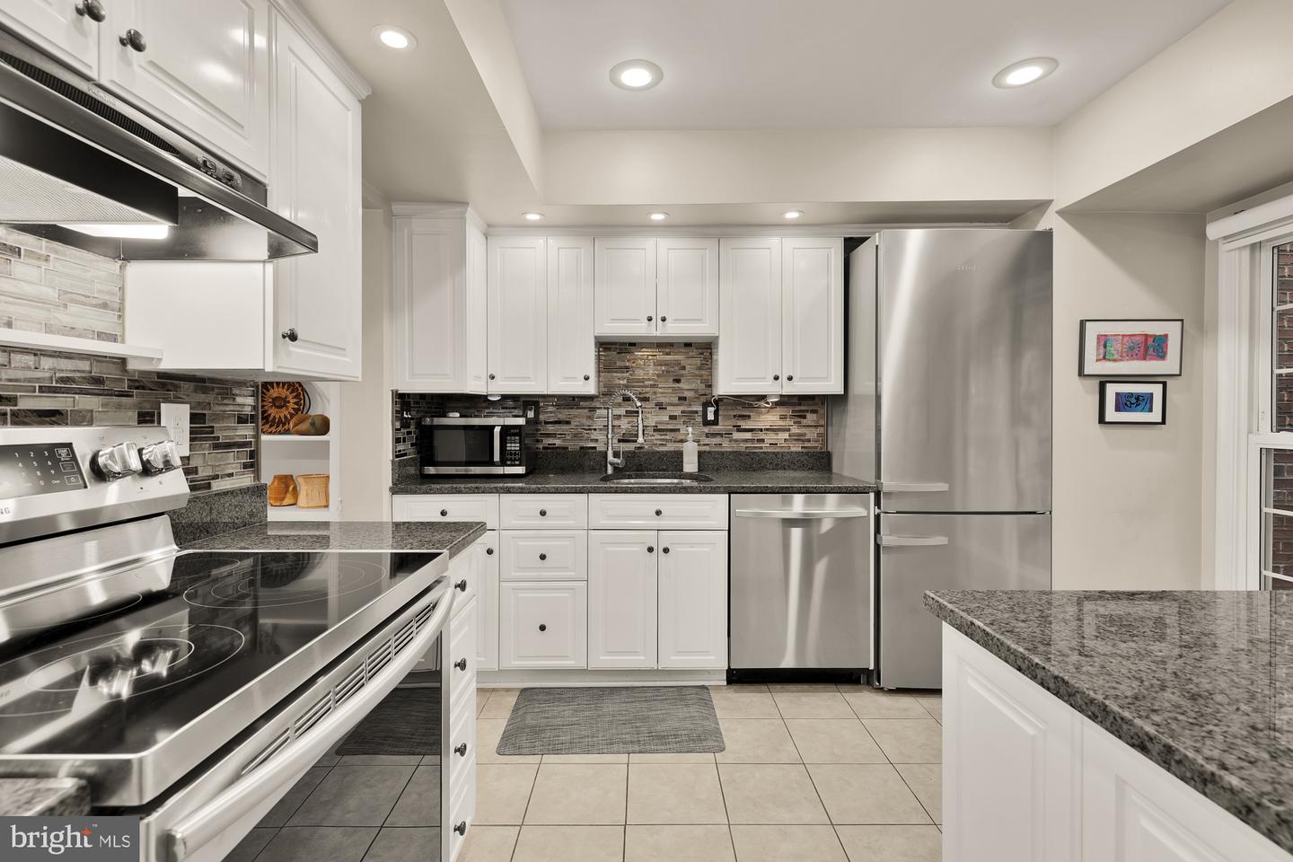 2546 S WALTER REED DR #B, ARLINGTON, Virginia 22206, 3 Bedrooms Bedrooms, ,3 BathroomsBathrooms,Residential,For sale,2546 S WALTER REED DR #B,VAAR2060294 MLS # VAAR2060294