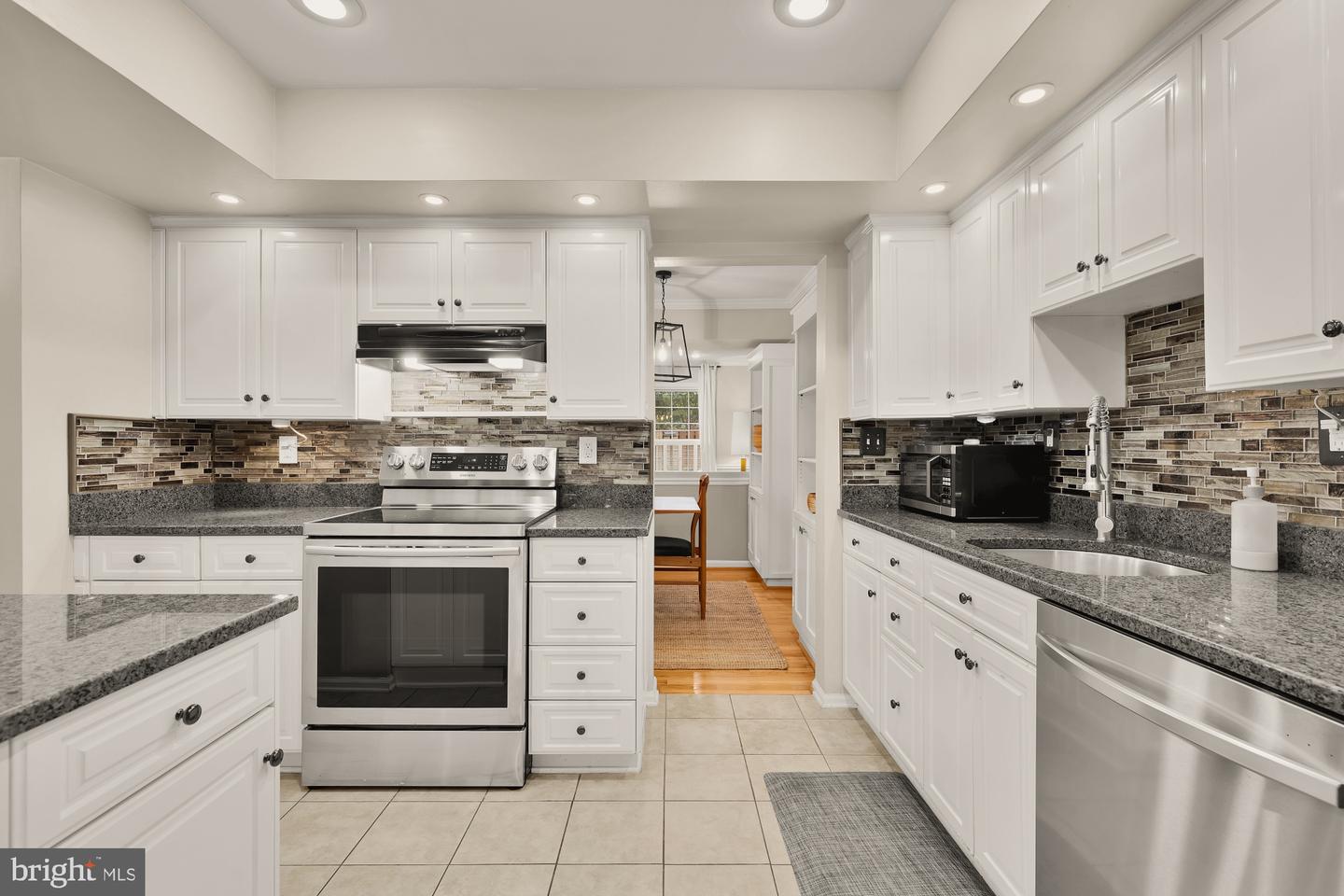 2546 S WALTER REED DR #B, ARLINGTON, Virginia 22206, 3 Bedrooms Bedrooms, ,3 BathroomsBathrooms,Residential,For sale,2546 S WALTER REED DR #B,VAAR2060294 MLS # VAAR2060294