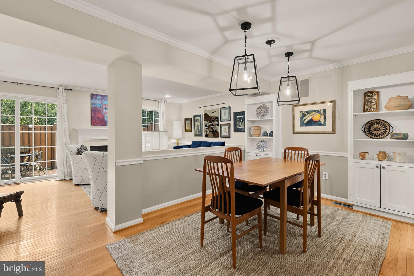 2546 S WALTER REED DR #B, ARLINGTON, Virginia 22206, 3 Bedrooms Bedrooms, ,3 BathroomsBathrooms,Residential,For sale,2546 S WALTER REED DR #B,VAAR2060294 MLS # VAAR2060294