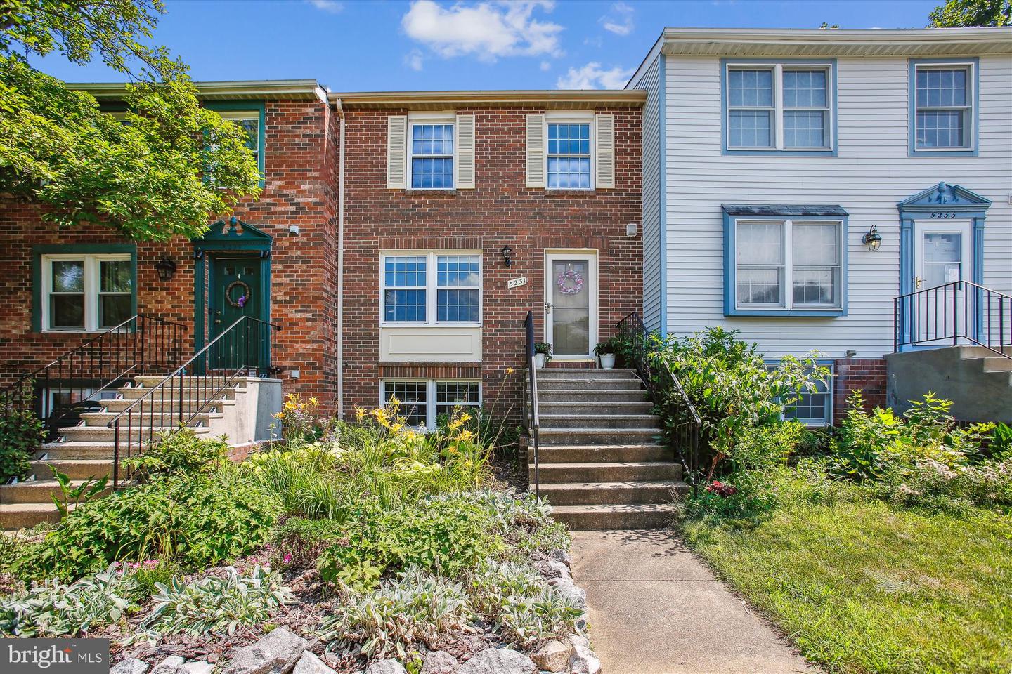 5231 PLEASURE COVE CT, ALEXANDRIA, Virginia 22315, 3 Bedrooms Bedrooms, ,2 BathroomsBathrooms,Residential,For sale,5231 PLEASURE COVE CT,VAFX2253766 MLS # VAFX2253766