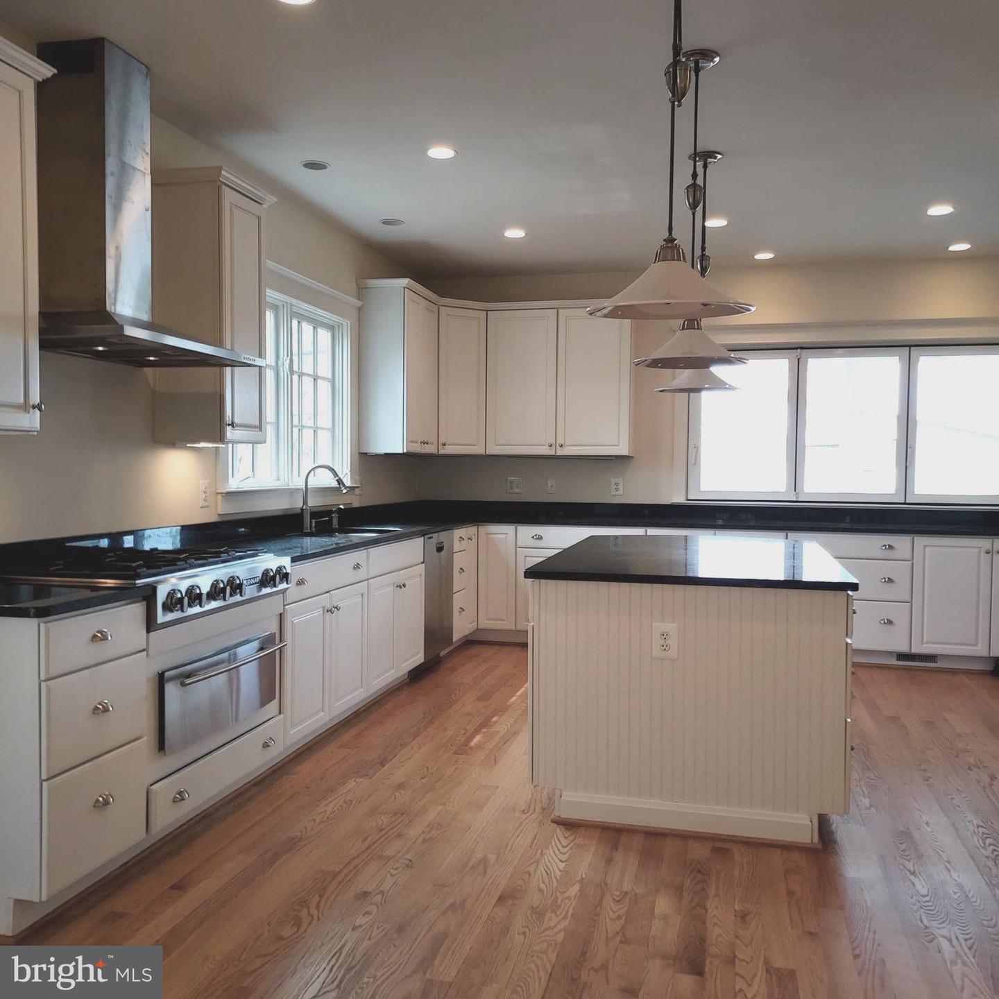 900 28TH ST S, ARLINGTON, Virginia 22202, 6 Bedrooms Bedrooms, ,5 BathroomsBathrooms,Residential,For sale,900 28TH ST S,VAAR2049954 MLS # VAAR2049954