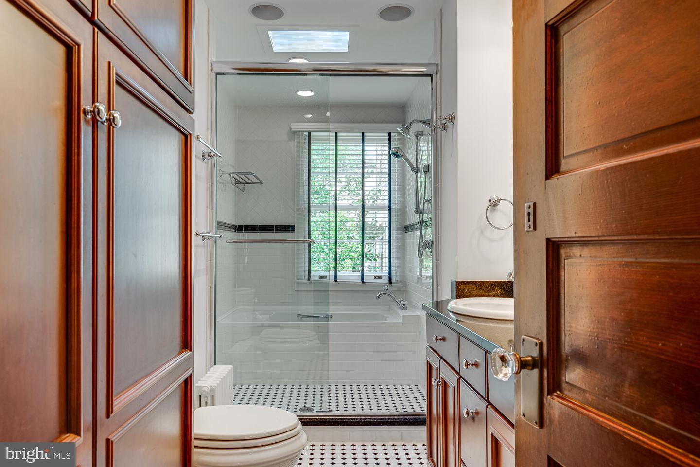 1805 MONROE ST NW, WASHINGTON, District Of Columbia 20010, 5 Bedrooms Bedrooms, ,2 BathroomsBathrooms,Residential,For sale,1805 MONROE ST NW,DCDC2174422 MLS # DCDC2174422