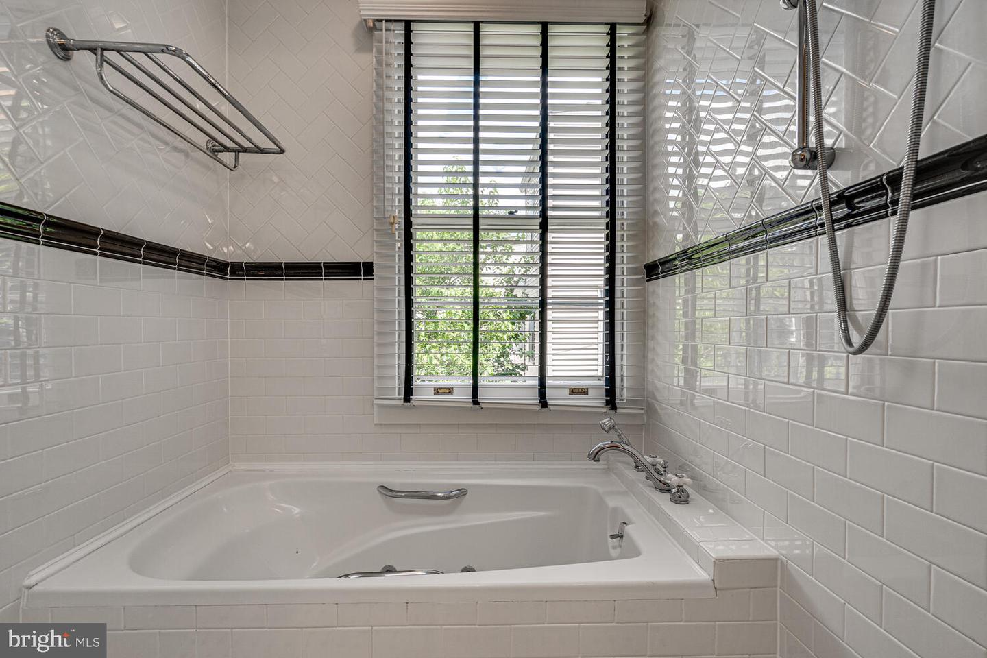 1805 MONROE ST NW, WASHINGTON, District Of Columbia 20010, 5 Bedrooms Bedrooms, ,2 BathroomsBathrooms,Residential,For sale,1805 MONROE ST NW,DCDC2174422 MLS # DCDC2174422