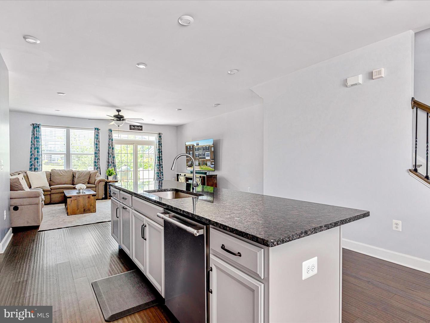 6210 QUINNS CREEK DR, HAYMARKET, Virginia 20169, 3 Bedrooms Bedrooms, ,3 BathroomsBathrooms,Residential,For sale,6210 QUINNS CREEK DR,VAPW2089868 MLS # VAPW2089868