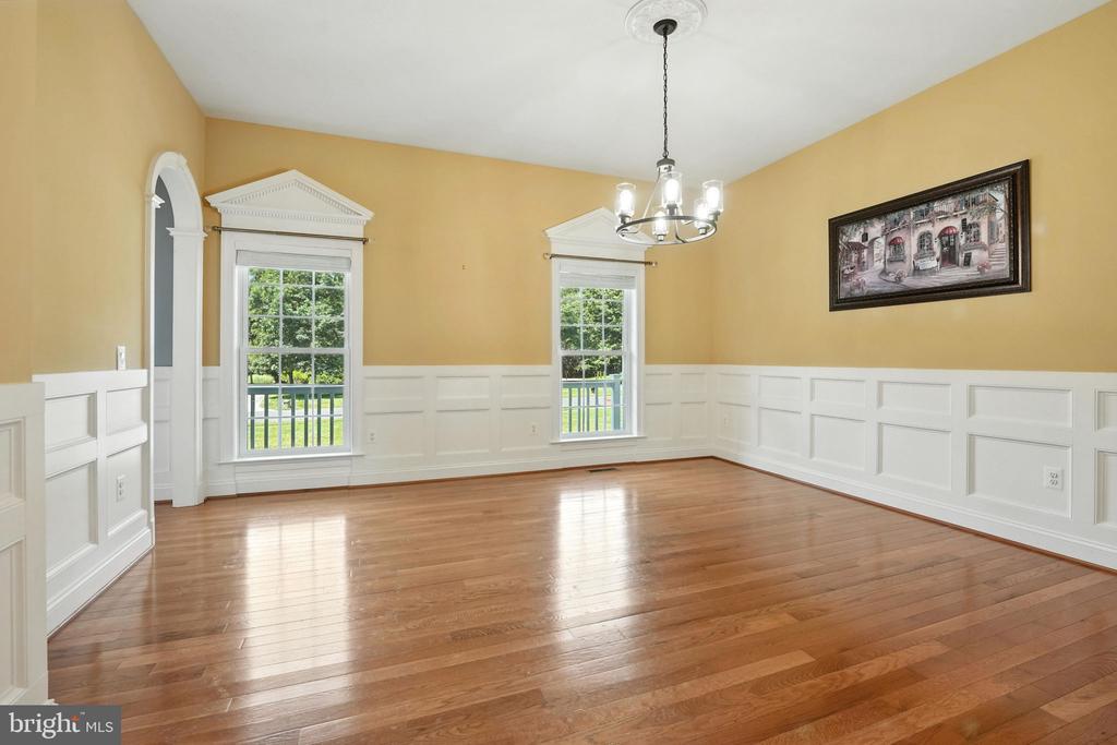 10512 CHATHAM RIDGE WAY, SPOTSYLVANIA, Virginia 22551, 5 Bedrooms Bedrooms, ,4 BathroomsBathrooms,Residential,10512 CHATHAM RIDGE WAY,VASP2034294 MLS # VASP2034294