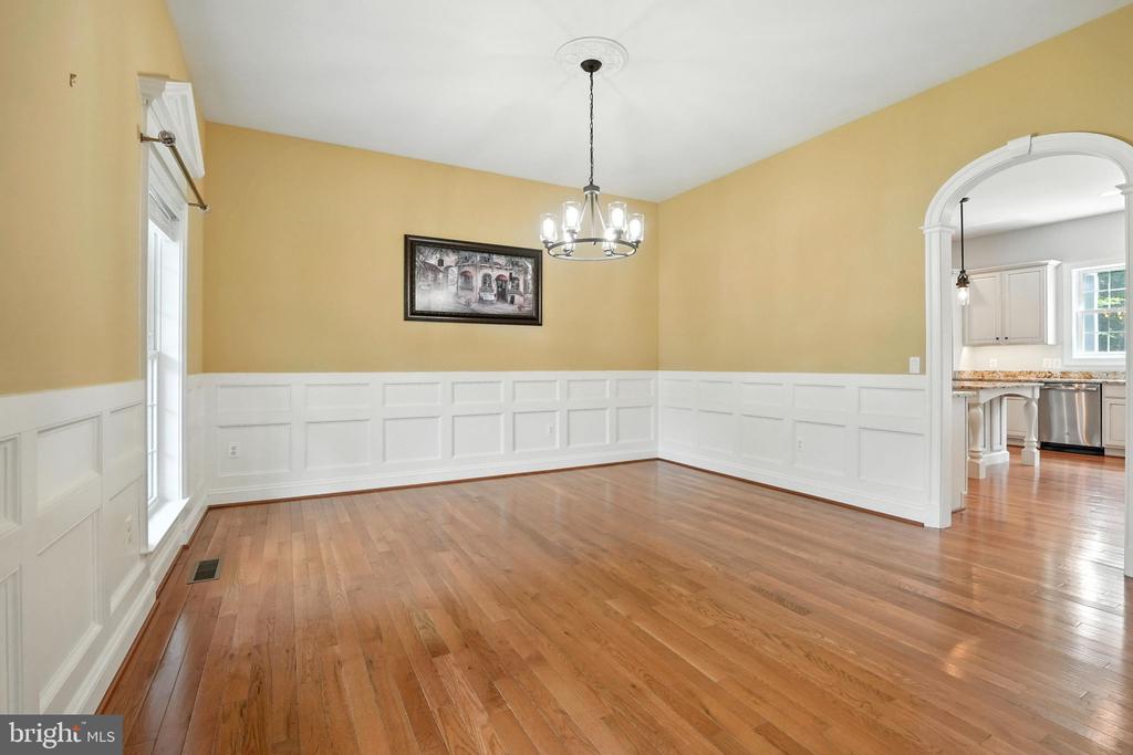 10512 CHATHAM RIDGE WAY, SPOTSYLVANIA, Virginia 22551, 5 Bedrooms Bedrooms, ,4 BathroomsBathrooms,Residential,10512 CHATHAM RIDGE WAY,VASP2034294 MLS # VASP2034294