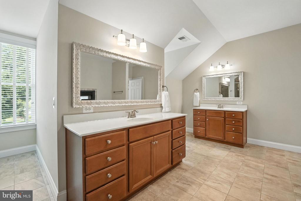 10512 CHATHAM RIDGE WAY, SPOTSYLVANIA, Virginia 22551, 5 Bedrooms Bedrooms, ,4 BathroomsBathrooms,Residential,10512 CHATHAM RIDGE WAY,VASP2034294 MLS # VASP2034294