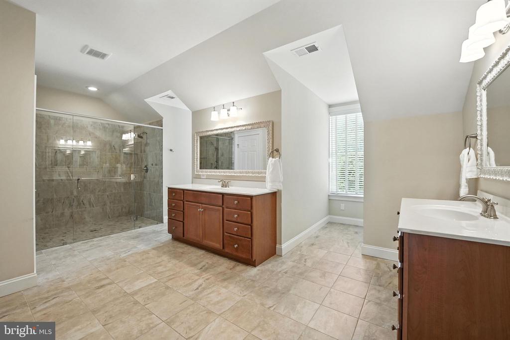 10512 CHATHAM RIDGE WAY, SPOTSYLVANIA, Virginia 22551, 5 Bedrooms Bedrooms, ,4 BathroomsBathrooms,Residential,10512 CHATHAM RIDGE WAY,VASP2034294 MLS # VASP2034294