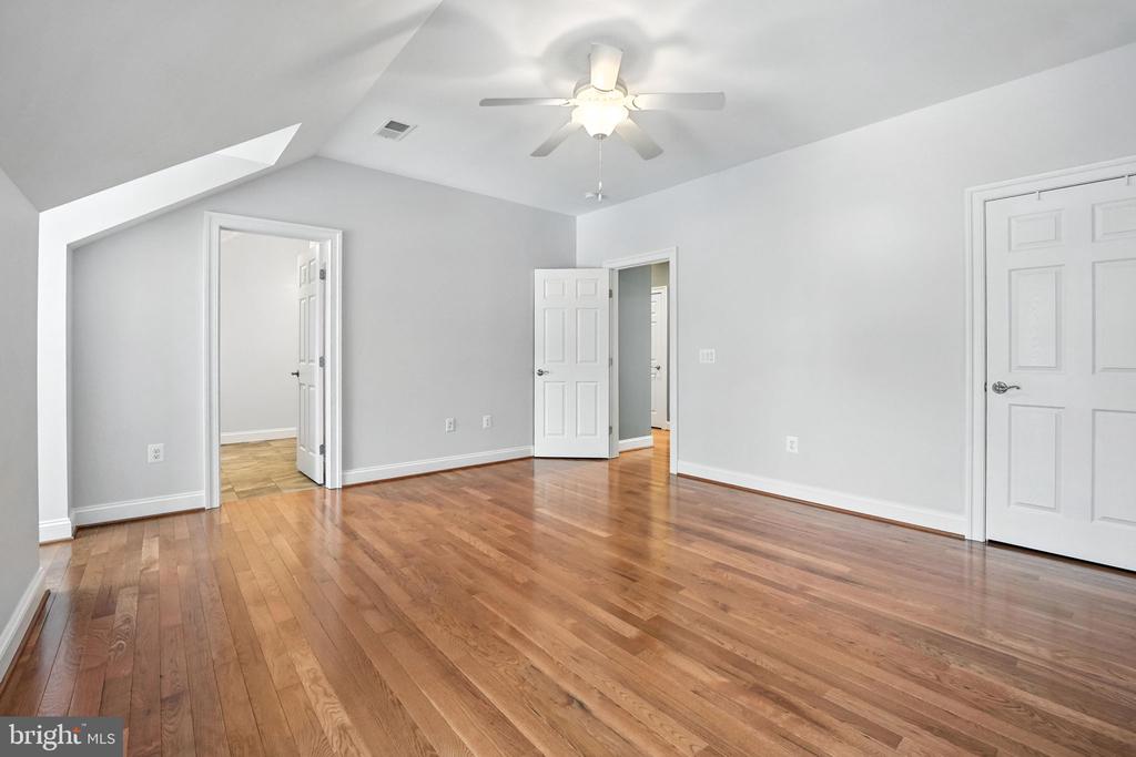 10512 CHATHAM RIDGE WAY, SPOTSYLVANIA, Virginia 22551, 5 Bedrooms Bedrooms, ,4 BathroomsBathrooms,Residential,10512 CHATHAM RIDGE WAY,VASP2034294 MLS # VASP2034294