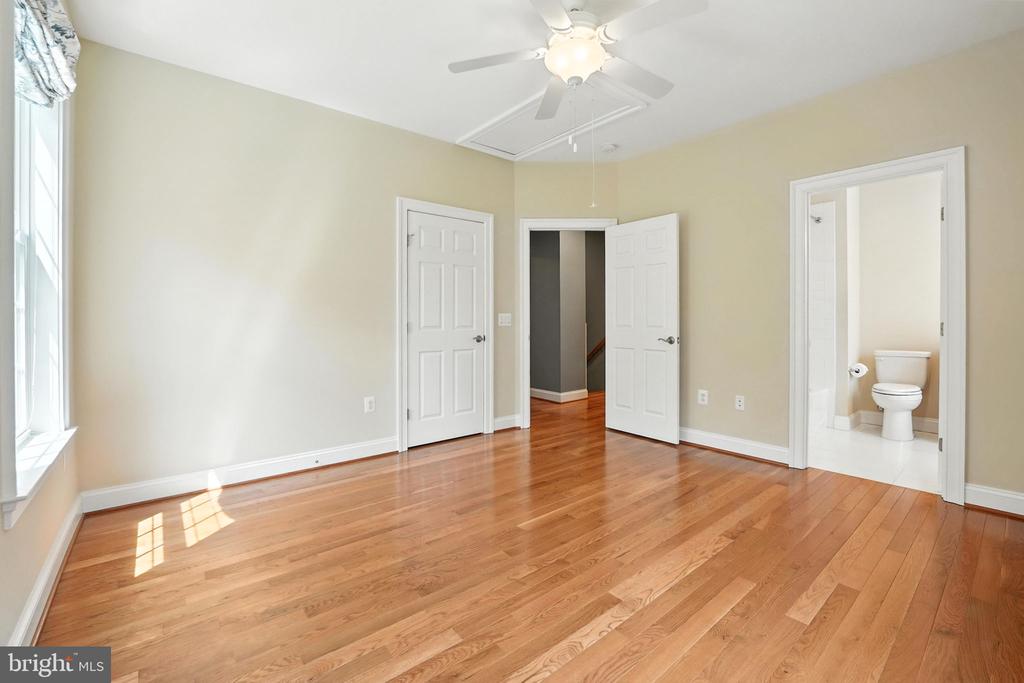 10512 CHATHAM RIDGE WAY, SPOTSYLVANIA, Virginia 22551, 5 Bedrooms Bedrooms, ,4 BathroomsBathrooms,Residential,10512 CHATHAM RIDGE WAY,VASP2034294 MLS # VASP2034294