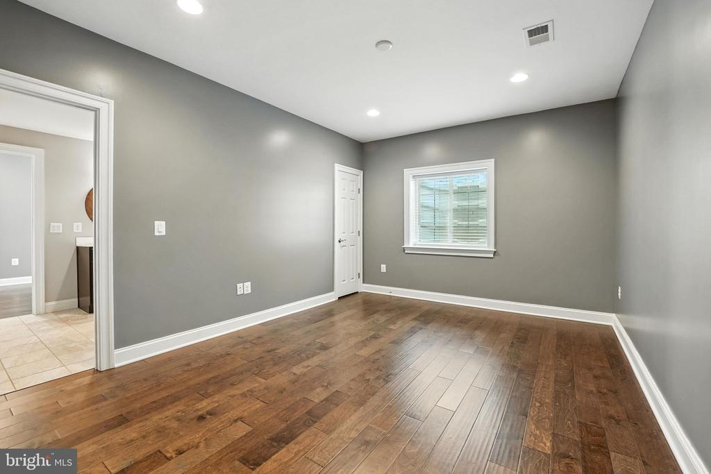 10512 CHATHAM RIDGE WAY, SPOTSYLVANIA, Virginia 22551, 5 Bedrooms Bedrooms, ,4 BathroomsBathrooms,Residential,10512 CHATHAM RIDGE WAY,VASP2034294 MLS # VASP2034294