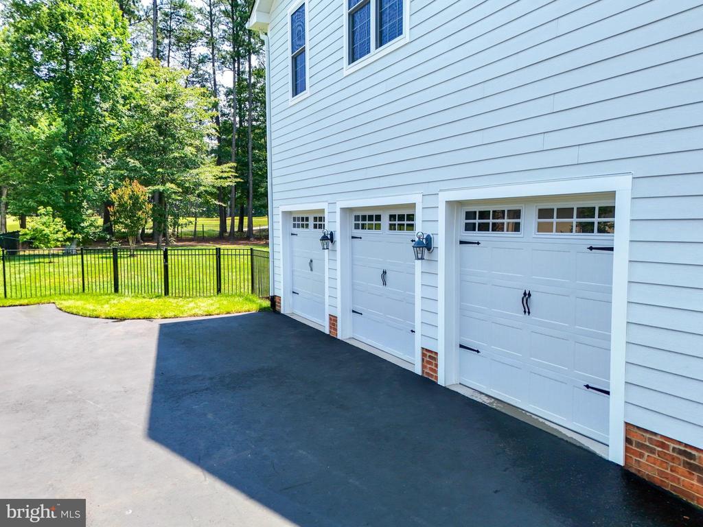 10512 CHATHAM RIDGE WAY, SPOTSYLVANIA, Virginia 22551, 5 Bedrooms Bedrooms, ,4 BathroomsBathrooms,Residential,10512 CHATHAM RIDGE WAY,VASP2034294 MLS # VASP2034294