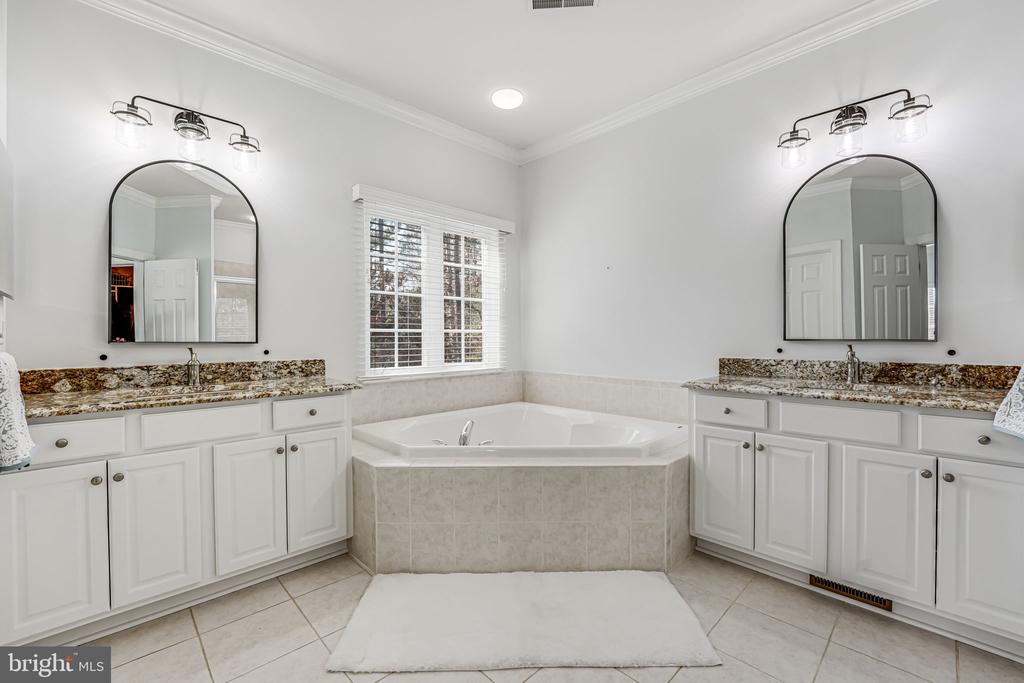 11304 CHIVALRY CHASE LN, SPOTSYLVANIA, Virginia 22551, 5 Bedrooms Bedrooms, ,4 BathroomsBathrooms,Residential,11304 CHIVALRY CHASE LN,VASP2034682 MLS # VASP2034682
