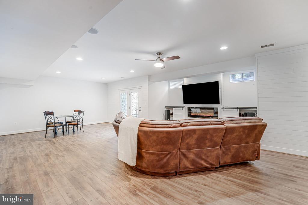 11304 CHIVALRY CHASE LN, SPOTSYLVANIA, Virginia 22551, 5 Bedrooms Bedrooms, ,4 BathroomsBathrooms,Residential,11304 CHIVALRY CHASE LN,VASP2034682 MLS # VASP2034682