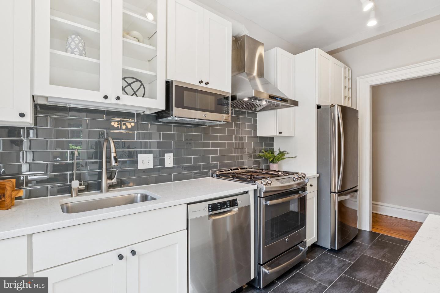 2039 NEW HAMPSHIRE AVE NW #104, WASHINGTON, District Of Columbia 20009, 1 Bedroom Bedrooms, 5 Rooms Rooms,1 BathroomBathrooms,Residential,For sale,2039 NEW HAMPSHIRE AVE NW #104,DCDC2197858 MLS # DCDC2197858