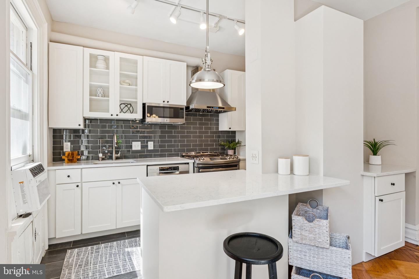 2039 NEW HAMPSHIRE AVE NW #104, WASHINGTON, District Of Columbia 20009, 1 Bedroom Bedrooms, 5 Rooms Rooms,1 BathroomBathrooms,Residential,For sale,2039 NEW HAMPSHIRE AVE NW #104,DCDC2197858 MLS # DCDC2197858