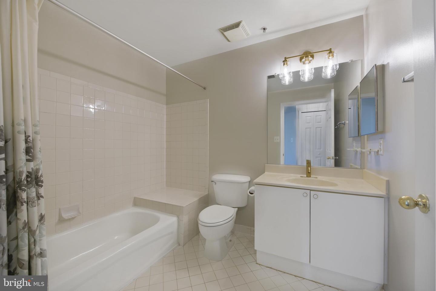 44086 NATALIE TER #202, ASHBURN, Virginia 20147, 2 Bedrooms Bedrooms, ,2 BathroomsBathrooms,Residential,For sale,44086 NATALIE TER #202,VALO2095610 MLS # VALO2095610