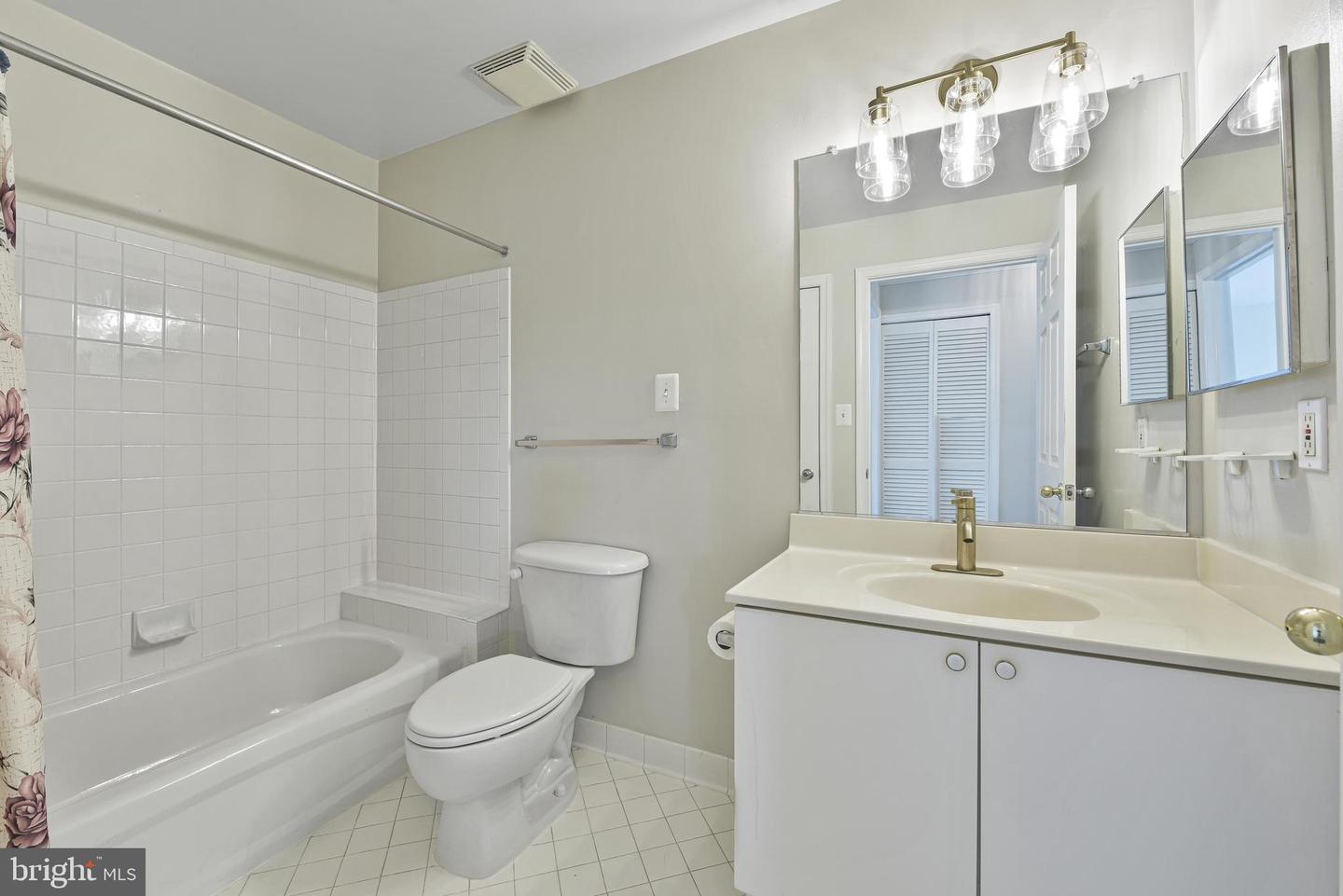 44086 NATALIE TER #202, ASHBURN, Virginia 20147, 2 Bedrooms Bedrooms, ,2 BathroomsBathrooms,Residential,For sale,44086 NATALIE TER #202,VALO2095610 MLS # VALO2095610