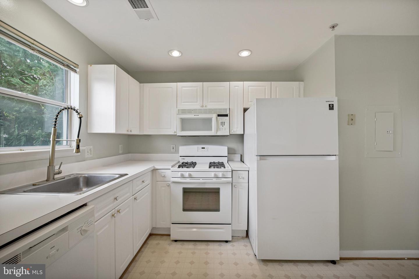 44086 NATALIE TER #202, ASHBURN, Virginia 20147, 2 Bedrooms Bedrooms, ,2 BathroomsBathrooms,Residential,For sale,44086 NATALIE TER #202,VALO2095610 MLS # VALO2095610