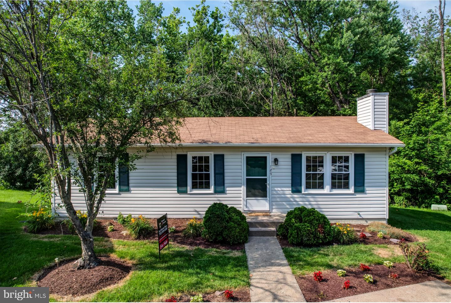 125 OAK VIEW DR SE, LEESBURG, Virginia 20175, 4 Bedrooms Bedrooms, ,2 BathroomsBathrooms,Residential,For sale,125 OAK VIEW DR SE,VALO2095906 MLS # VALO2095906