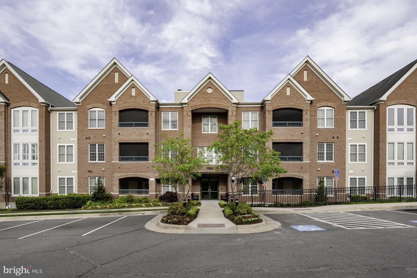 7055 HERITAGE HUNT DR #207, GAINESVILLE, Virginia 20155, 2 Bedrooms Bedrooms, ,2 BathroomsBathrooms,Residential,For sale,7055 HERITAGE HUNT DR #207,VAPW2094288 MLS # VAPW2094288