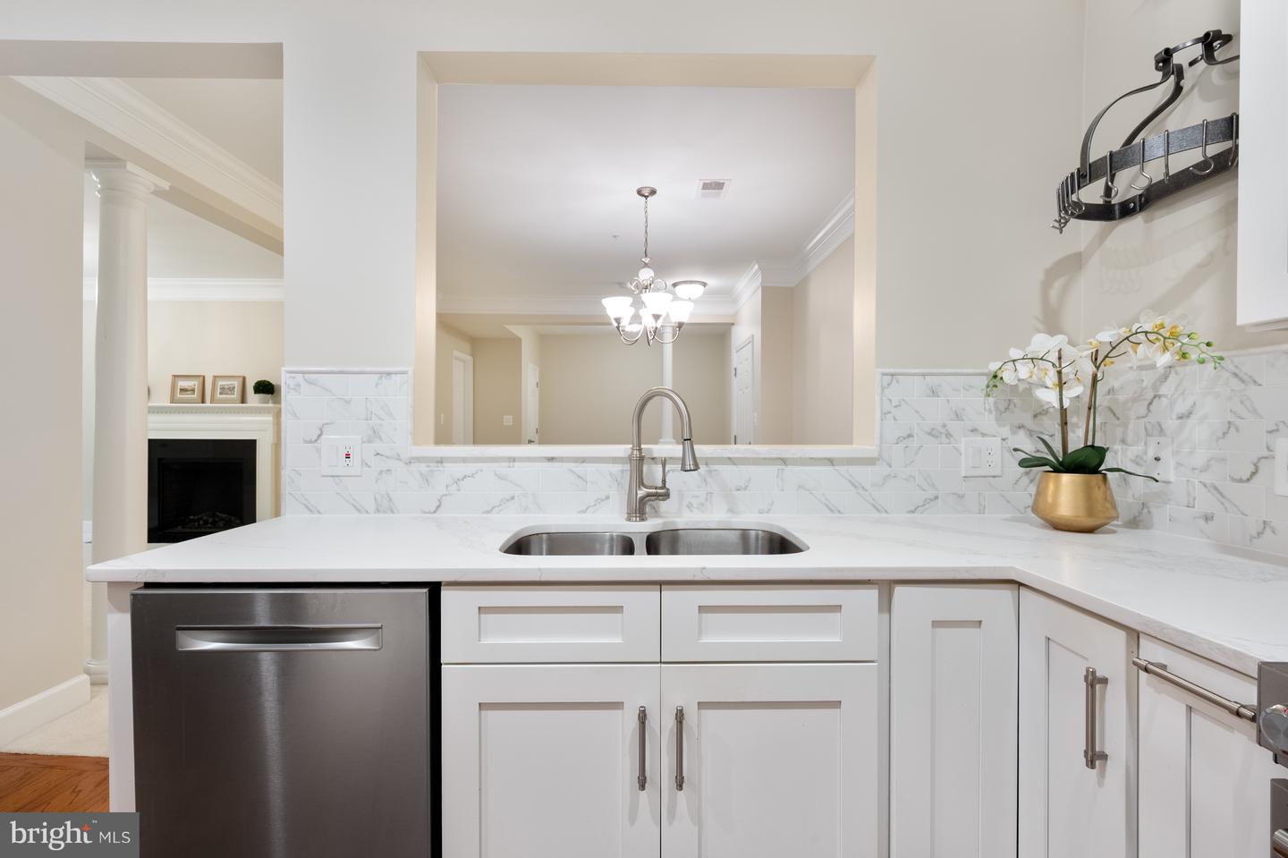 7055 HERITAGE HUNT DR #207, GAINESVILLE, Virginia 20155, 2 Bedrooms Bedrooms, ,2 BathroomsBathrooms,Residential,For sale,7055 HERITAGE HUNT DR #207,VAPW2094288 MLS # VAPW2094288