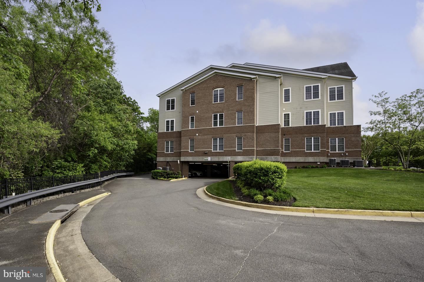 7055 HERITAGE HUNT DR #207, GAINESVILLE, Virginia 20155, 2 Bedrooms Bedrooms, ,2 BathroomsBathrooms,Residential,For sale,7055 HERITAGE HUNT DR #207,VAPW2094288 MLS # VAPW2094288