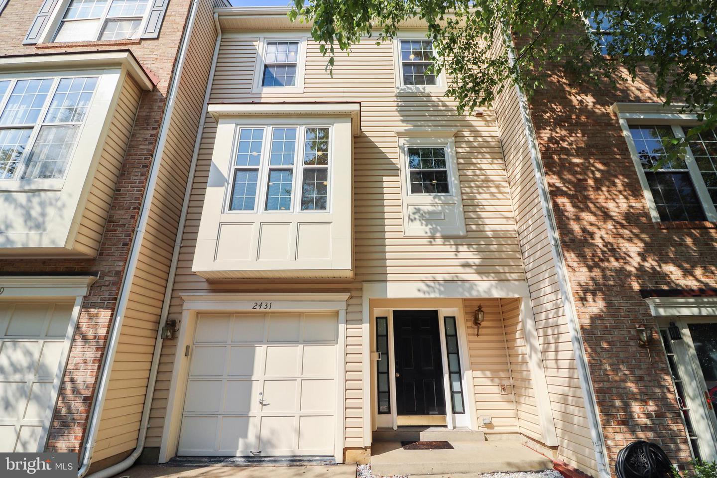 2431 CLOVER FIELD CIR, HERNDON, Virginia 20171, 3 Bedrooms Bedrooms, ,2 BathroomsBathrooms,Residential,For sale,2431 CLOVER FIELD CIR,VAFX2240234 MLS # VAFX2240234
