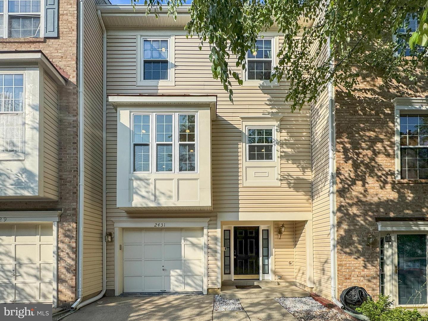 2431 CLOVER FIELD CIR, HERNDON, Virginia 20171, 3 Bedrooms Bedrooms, ,2 BathroomsBathrooms,Residential,For sale,2431 CLOVER FIELD CIR,VAFX2240234 MLS # VAFX2240234