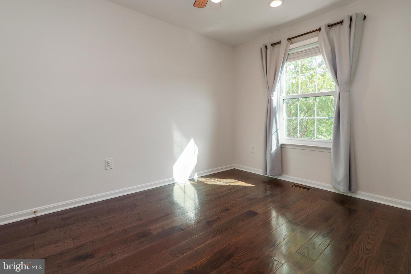 2431 CLOVER FIELD CIR, HERNDON, Virginia 20171, 3 Bedrooms Bedrooms, ,2 BathroomsBathrooms,Residential,For sale,2431 CLOVER FIELD CIR,VAFX2240234 MLS # VAFX2240234