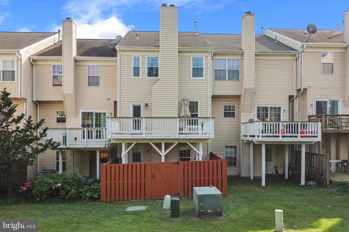 2431 CLOVER FIELD CIR, HERNDON, Virginia 20171, 3 Bedrooms Bedrooms, ,2 BathroomsBathrooms,Residential,For sale,2431 CLOVER FIELD CIR,VAFX2240234 MLS # VAFX2240234
