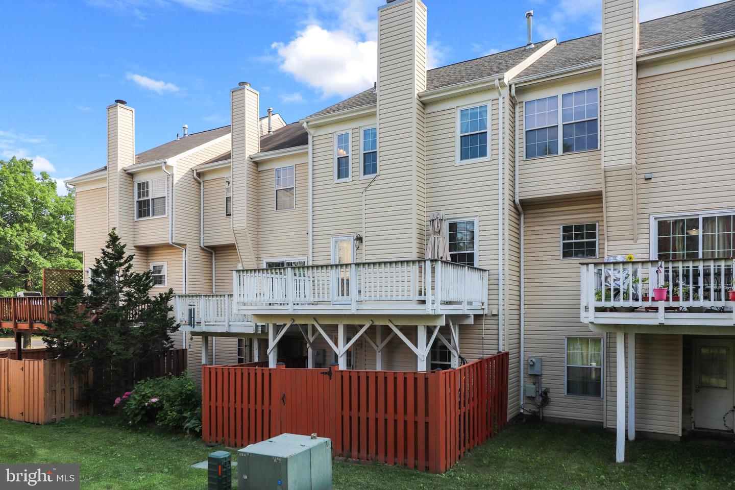 2431 CLOVER FIELD CIR, HERNDON, Virginia 20171, 3 Bedrooms Bedrooms, ,2 BathroomsBathrooms,Residential,For sale,2431 CLOVER FIELD CIR,VAFX2240234 MLS # VAFX2240234