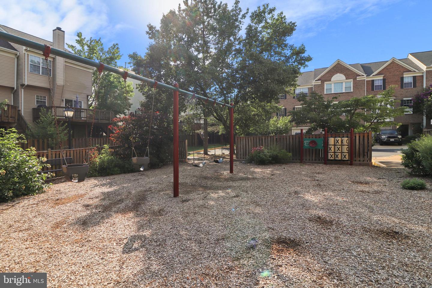 2431 CLOVER FIELD CIR, HERNDON, Virginia 20171, 3 Bedrooms Bedrooms, ,2 BathroomsBathrooms,Residential,For sale,2431 CLOVER FIELD CIR,VAFX2240234 MLS # VAFX2240234