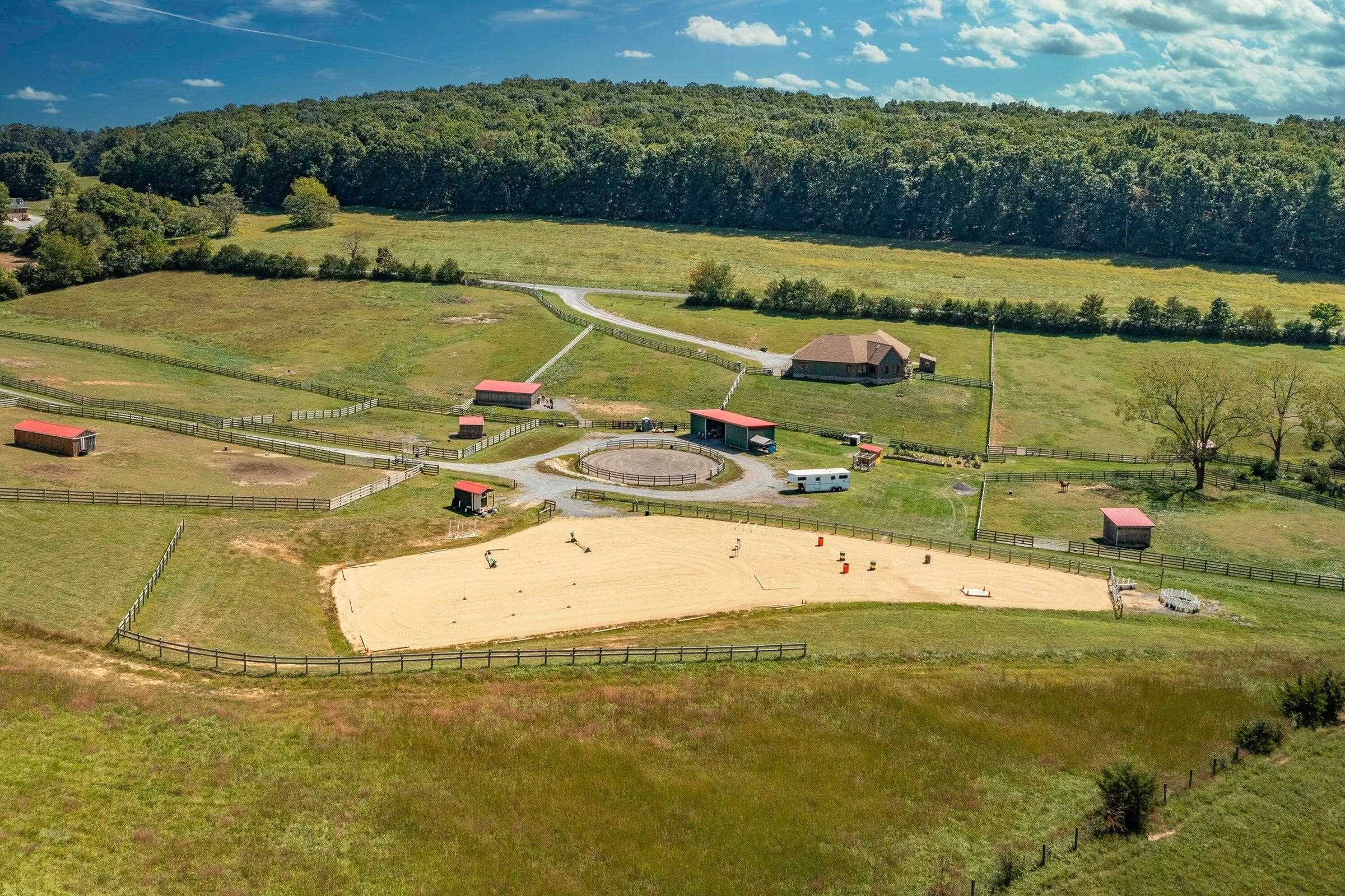 8 Paddocks branch off from the centrally located arena. Every paddock is visible from the home’s relaxing, spacious sunroom.