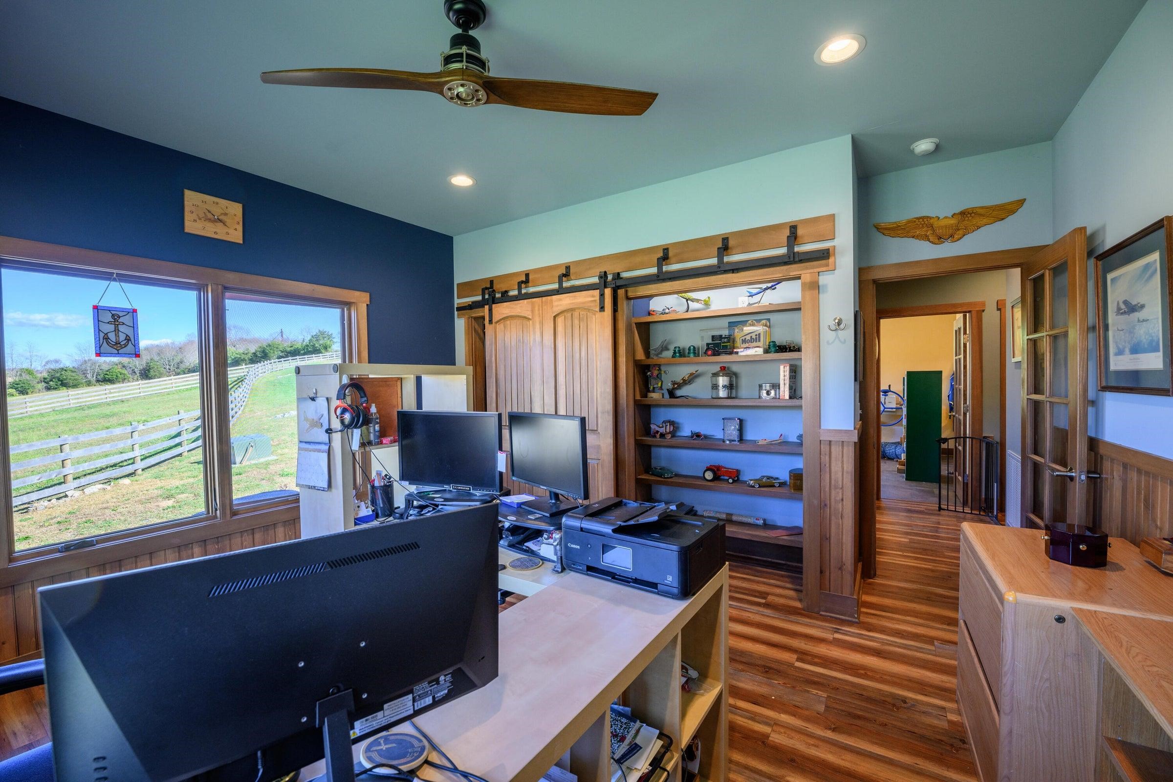 Bedroom/office . . . with your horses just outside the window!