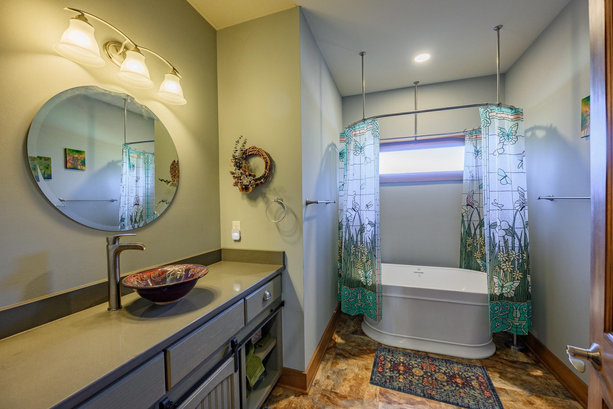Bath room #2 -- with a soaking tub!