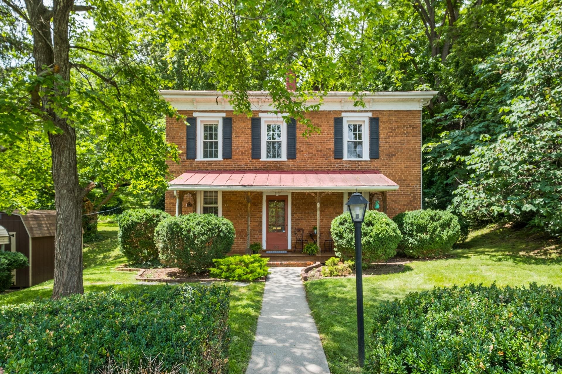 20 BAGBY ST, STAUNTON, Virginia 24401, 2 Bedrooms Bedrooms, ,1 BathroomBathrooms,Residential,20 BAGBY ST,666713 MLS # 666713