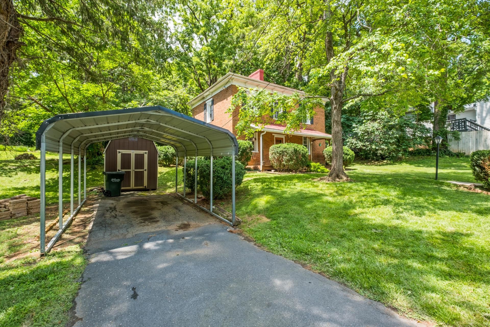 20 BAGBY ST, STAUNTON, Virginia 24401, 2 Bedrooms Bedrooms, ,1 BathroomBathrooms,Residential,20 BAGBY ST,666713 MLS # 666713
