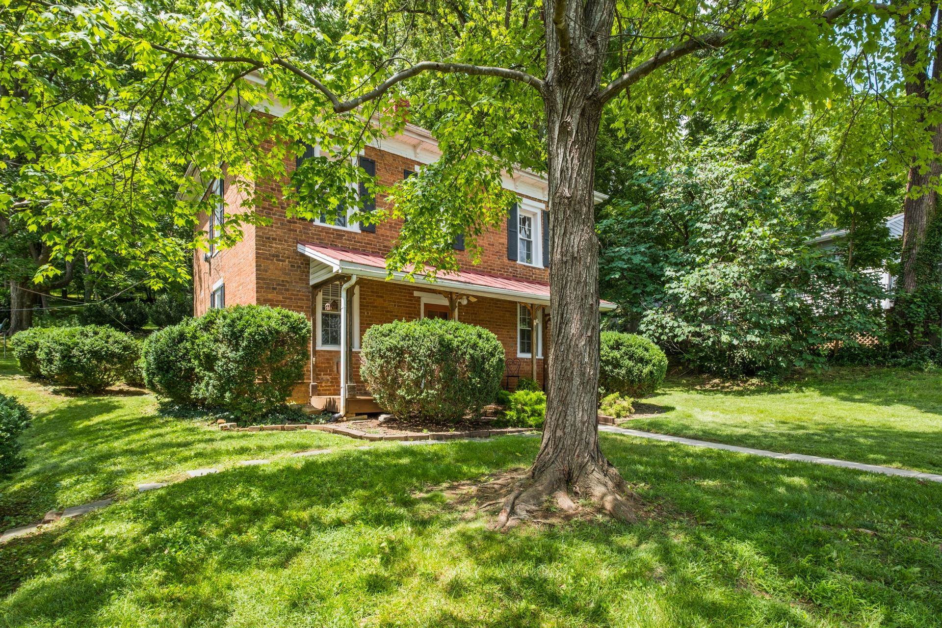 20 BAGBY ST, STAUNTON, Virginia 24401, 2 Bedrooms Bedrooms, ,1 BathroomBathrooms,Residential,20 BAGBY ST,666713 MLS # 666713