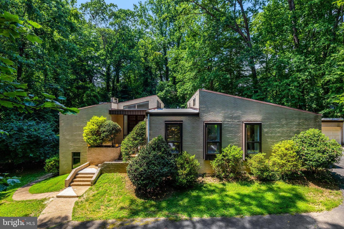 3520 GLENBROOK RD, FAIRFAX, Virginia 22031, 4 Bedrooms Bedrooms, ,3 BathroomsBathrooms,Residential,For sale,3520 GLENBROOK RD,VAFX2242138 MLS # VAFX2242138