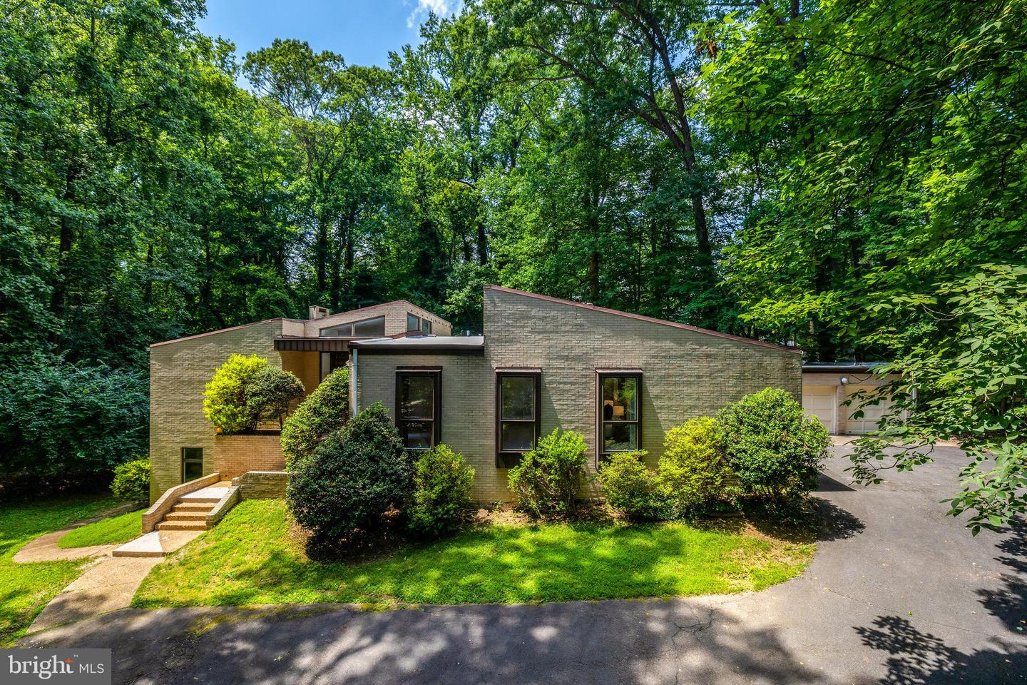 3520 GLENBROOK RD, FAIRFAX, Virginia 22031, 4 Bedrooms Bedrooms, ,3 BathroomsBathrooms,Residential,For sale,3520 GLENBROOK RD,VAFX2242138 MLS # VAFX2242138