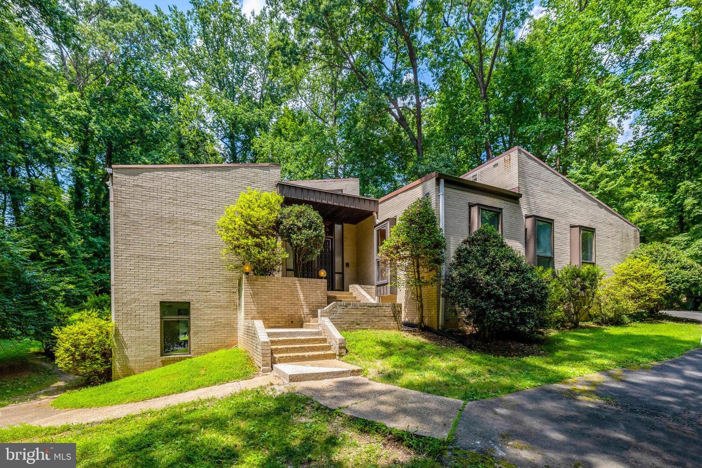 3520 GLENBROOK RD, FAIRFAX, Virginia 22031, 4 Bedrooms Bedrooms, ,3 BathroomsBathrooms,Residential,For sale,3520 GLENBROOK RD,VAFX2242138 MLS # VAFX2242138