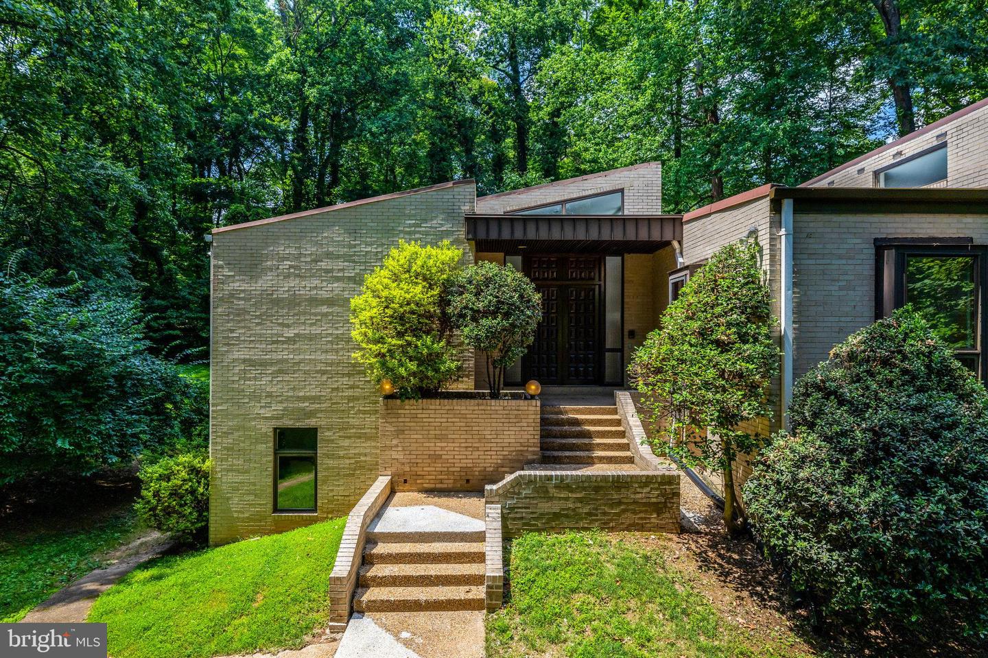 3520 GLENBROOK RD, FAIRFAX, Virginia 22031, 4 Bedrooms Bedrooms, ,3 BathroomsBathrooms,Residential,For sale,3520 GLENBROOK RD,VAFX2242138 MLS # VAFX2242138